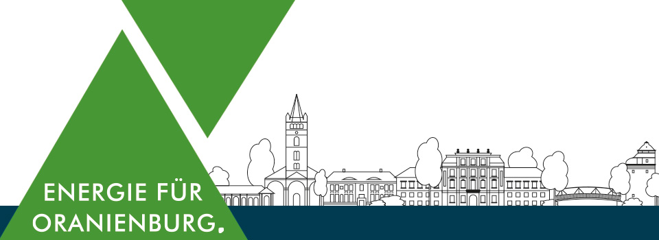 Grafik mit gr&uuml;nem Dreieck und dem Claim &sbquo;Energie f&uuml;r Oranienburg. &lsquo; vor der gezeichneten Stadtsilhouette von Oranienburg.